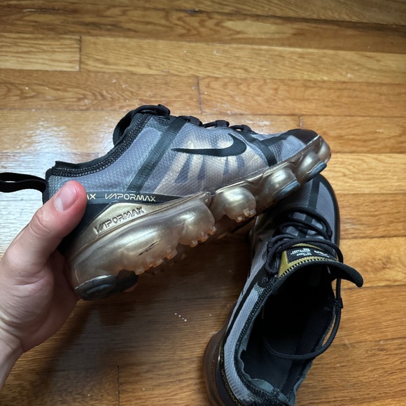 Nike Air VaporMax 2019 Black Metallic Gold - Picture 6 of 8